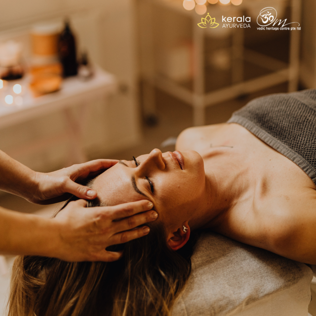 a women getting an ayurvedic scalp massage by an ayurvedic practioner